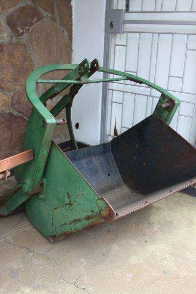AN AWESOME DAM DIGGER SCOOP "DAMSKROP" THAT FITS BEHIND A TRACTOR FOR DIGGING / CLEARING!!!