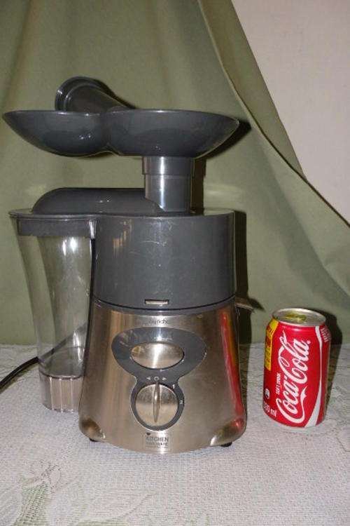 AN AWESOME BRUSHED STEEL "MORPHY RICHARDS" KITCHEN HARDWARE PROFESSIONAL RANGE MODEL 48492 JUICER