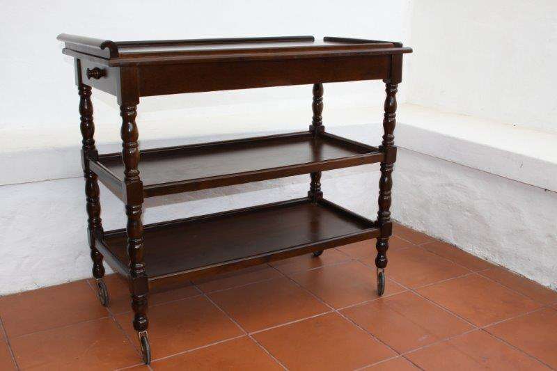 MAGNIFICENT SOLID MAHOGANY ANTIQUE BUTLERS TROLLEY ON CASTORS WITH A LARGE DRAW & TURNED LEGS!