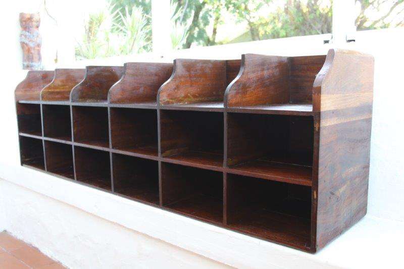 AN EXQUISITE VINTAGE EX-MILITARY SOLID RED IVORY FILING SORTER, 18 COMPARTMENTS, EXCELLENT CONDITION