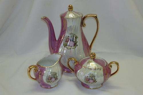 A FANTASTIC VINTAGE ROYAL SEALY OF JAPAN FINE CHINA COFFEE SET WITH A PINK AND WHITE VICTORIAN THEME