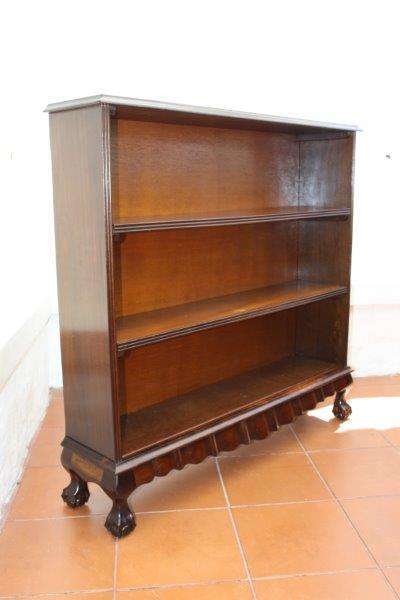 AN EXQUISITE SOLID IMBUIA BALL & CLAW BOOKCASE WITH STUNNING DETAIL! MAGNIFICENT FURNITURE!!!