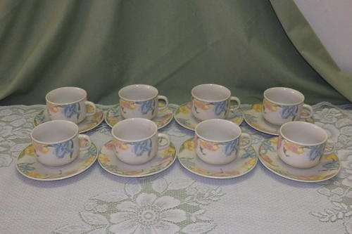 A WONDERFUL SET OF EIGHT "CROWN DYNASTY" CHINA CUPS AND SAUCERS IN THE GORGEOUS "TULIPS" PATTERN