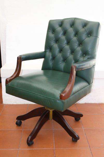 A MAGNIFICENT GORGEOUS "WUNDERS" GENUINE LEATHER EXECUTIVE FIRESIDE CHAIR IN PRISTINE CONDITION!