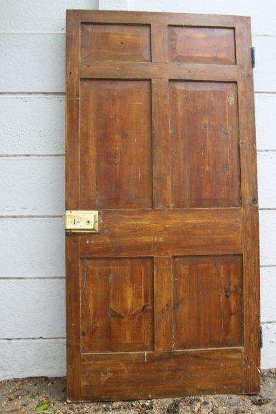 A STUNNING ANTIQUE (WIDE) SOLID OREGON DOOR WITH LOCK & FITTINGS IN GOOD CONDITION FOR THE AGE!!!