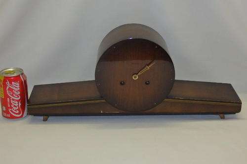 A STUNNING VINTAGE GERMAN MADE HERMLE CHIMING MANTLE CLOCK WITH A SPRING MOVEMENT