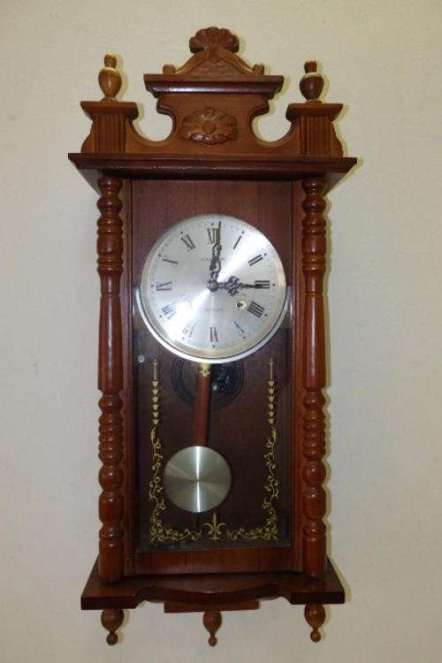 A FANTASTIC "CANNON" 31 DAY WIND-UP CHIMING WALL CLOCK WITH THE KEY IN WORKING CONDITION