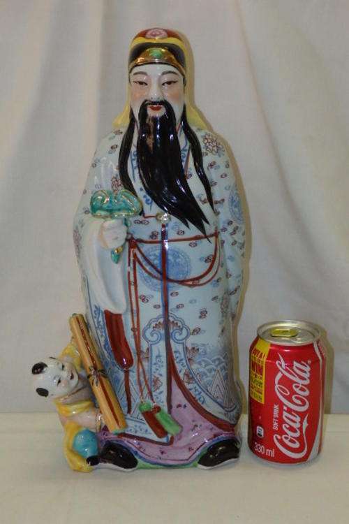 A FANTASTIC LARGE PORCELAIN FIGURINE OF A WISE OLD CHINESE MAN WITH HIS YOUNG SCHOLAR