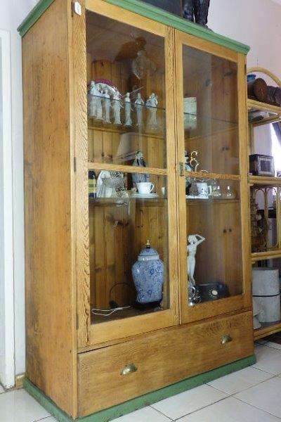 A SPECTACULAR LARGE ANTIQUE SOLID OREGON & GLASS CABINET WITH STUNNING SIMPLE DETAIL!!! WOW!!!