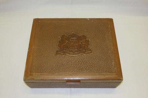AN INCREDIBLE VINTAGE (PHILIP MORRIS) PM & CO EMBOSSED "VENI VIDI VICI" CIGARETTE DISPLAY BOX