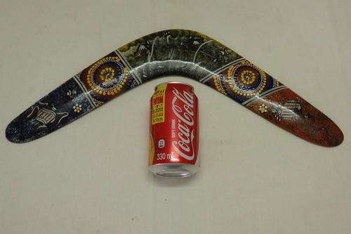 A FANTASTIC AUTHENTIC AUSTRALIAN ABORIGINAL WOODEN BOOMERANG WITH HAND PAINTED ARTWORK