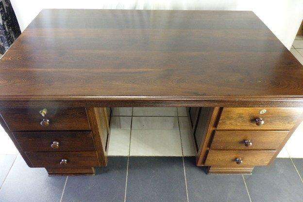 AN EXQUISITE SOLID PARTRIDGE WOOD EXECUTIVE DESK WITH 6 DRAWS - STUNNING FURNITURE!!!