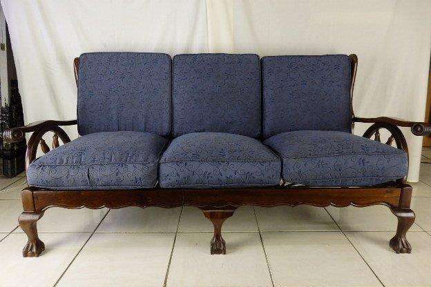 AN EXQUISITE ANTIQUE GRAFTON EVEREST BALL& CLAW WAGON WHEEL 3 SEATER COUCH c/w CUSHIONS - AWESOME!!!