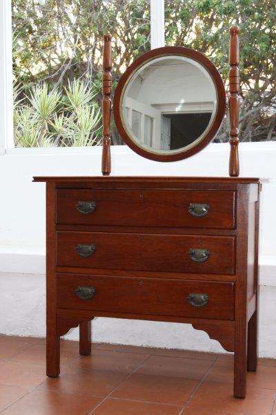AN EXQUISITE SOLID VINTAGE 3 DRAW TEAK DRESSER WITH THE ORIGINAL BEVELLED ROUND MIRROR!!!