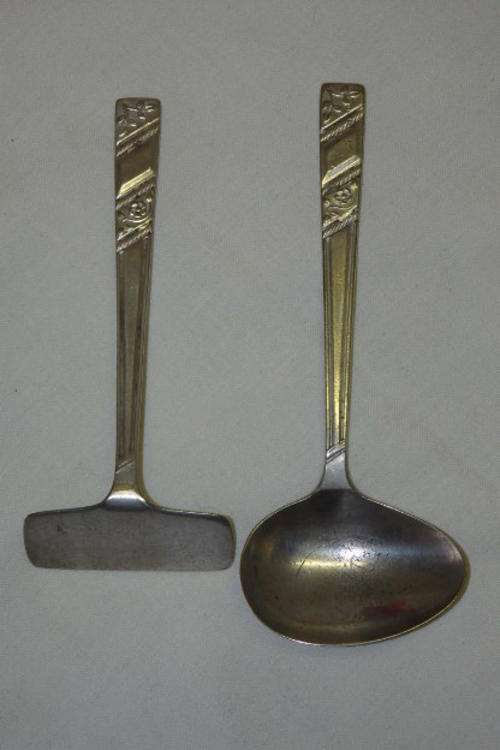 AN AWESOME VINTAGE VINERS LIMITED "SILVER ROSE" PATTERN SILVER PLATED "BABIES" FOOD PUSHER AND SPOON