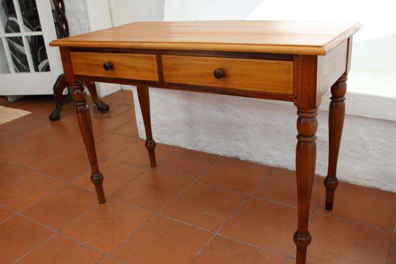 EXQUISITE SOLID YELLOW WOOD & AFRICAN BLACKWOOD FECHTERS WRITING DESK w 2 DRAWS & FANTASTIC DETAIL!