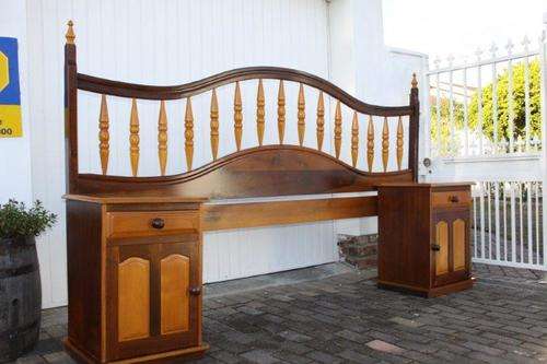 AN EXQUISITE DETAILED SOLID YELLOW WOOD & IMBUIA HEADBOARD WITH BEAUTIFUL DETAILED SIDE PEDESTALS!!!