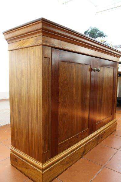 AN EXQUISITE CLASSIC MODERN DRINKS / OFFICE / ALL PURPOSE CABINET IN PRISTINE CONDITION!!! WOW!!!