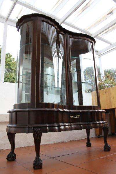 EXQUISITE SOLID IMBUIA CURVED GLASS ANTIQUE SHOWCASE WITH STUNNING DETAIL! MAGNIFICENT FURNITURE!!!