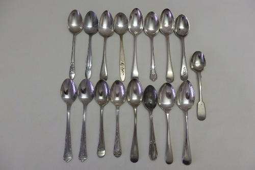 A WONDERFUL COLLECTION OF 17 ASSORTED SILVER PLATED, STEEL AND CHROME TEASPOONS bid/spoon
