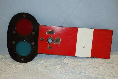 AN INCREDIBLE AND RARE VINTAGE SOUTH AFRICAN RAILWAYS GREEN AND RED SEMAPHORE SIGNAL INDICATOR