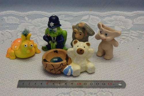 A WONDERFUL COLLECTION OF FIVE HAND PAINTED ASSORTED ORNAMENTS INCLUDING TWO UNUSUAL PIECES