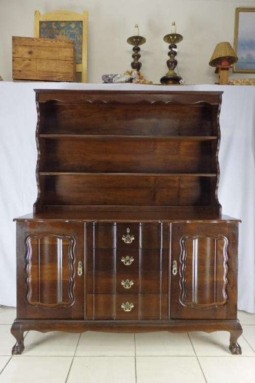A SPECTACULAR G. P. MILNE IMBUIA BALL & CLAW WELSH DRESSER IN EXCELLENT CONDITION! SUPERIOR QUALITY!