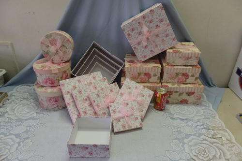 A FANTASTIC COLLECTION OF 14 DIFFERENT SIZE & DIFFERENT STYLE GIFT BOXES WITH FLORAL DESIGNS bid/box