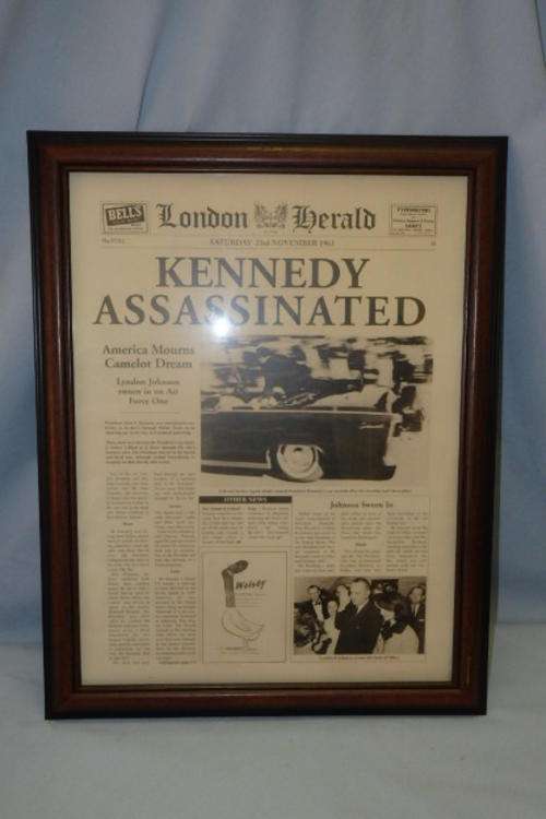 AN AWESOME VINTAGE FRAMED NEWSPAPER PRINT OF THE 23rd NOVEMBER 1963 KENNEDY ASSASSINATION