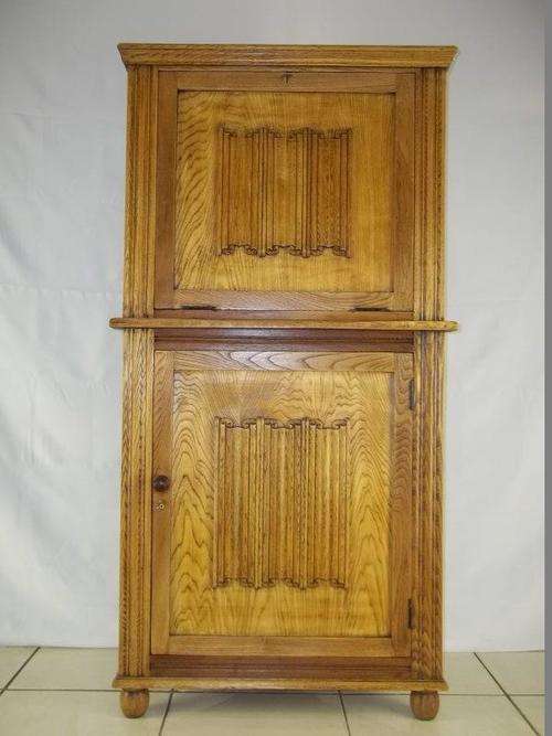 EXQUISITE OAK CORNER DRINKS CABINET WITH A FOLD DOWN WORK COUNTER & WINE RACK! GREAT CONDITION!