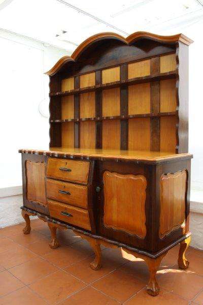 A MAGNIFICEN DETAILED SOLID YELLOW WOOD & IMBUIA WELSH DRESSER CABINET IN PRISTINE CONDITION!!!