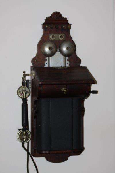 A STUNNING ANTIQUE ERICSSON CRANK DIAL TELEPHONE COMPLETE WITH ORIGINAL HANDSET! WOW!!!!!!!
