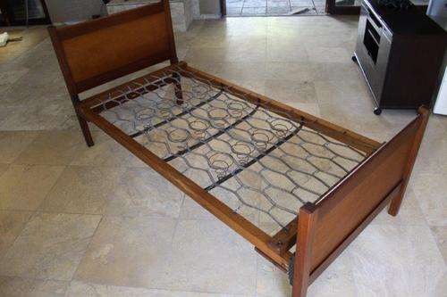 AN EXQUISITE ANTIQUE SINGLE SPRING BED SET w H/BOARD, F/BOARD & SPRING BASE IN EXCELLENT CONDITION!