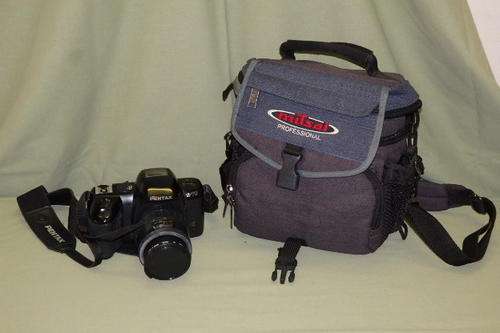 AN AMAZING VINTAGE PENTAX Z-70 35mm CAMERA WITH BUILT IN FLASH AND A 35 TO 80mm LENS