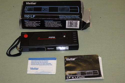 A FANTASTIC VINTAGE VIVITAR 110 LF CAMERA WITH BUILT IN FLASH IN ITS ORIGINAL BOX