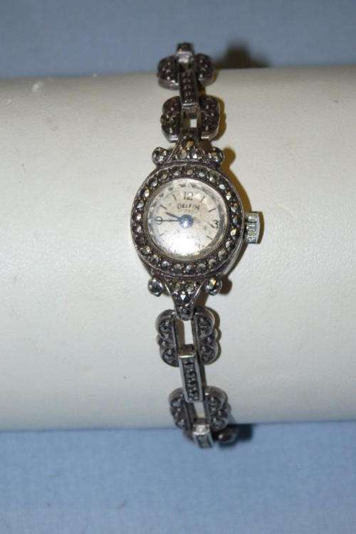 A STUNNING VINTAGE STERLING SILVER LADIES DELFIN WRIST WATCH WITH MARCASITE STONE ADORNING THE WATCH