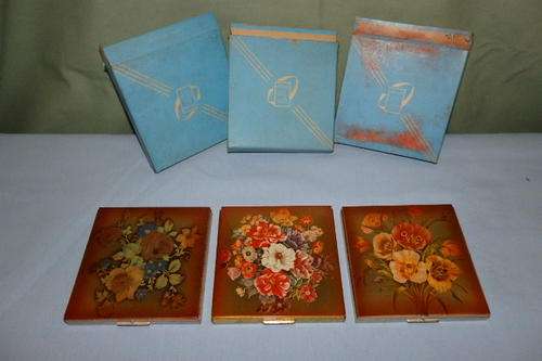 THREE FANTASTIC VINTAGE (c1950's) USA MADE "LARGE" SQUARE LADIES COMPACTS IN THEIR BOXES bid/compact