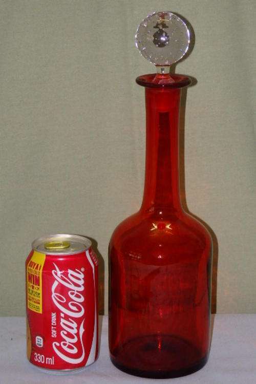 A STUNNING TALL "BRIGHT" RED GLASS DECANTER WITH A "BUBBLED" CLEAR GLASS STOPPER