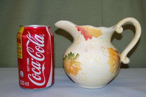 A BEAUTIFUL "LARGER" VINTAGE PORCELAIN MILK/ CREAM/ CUSTARD JUG WITH PRETTY FLORAL DETAILING