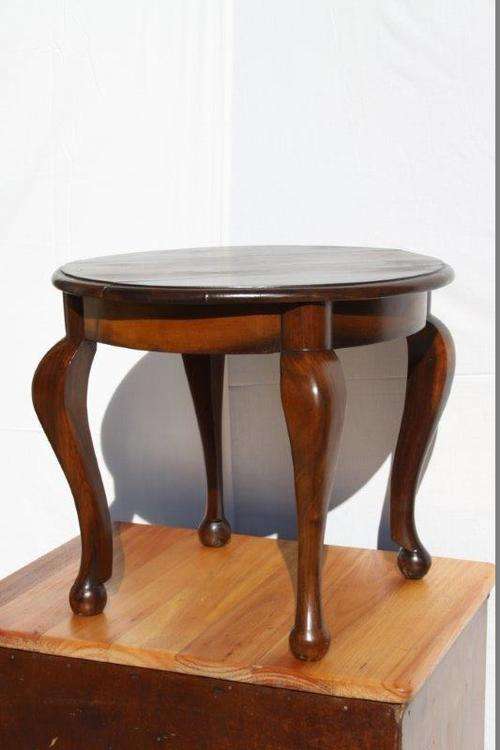 WOW! A GORGEOUS SOLID IMBUIA ROUND QUEEN ANNE / CLUB FOOT STYLE OCCASIONAL DISPLAY / COFFEE TABLE!