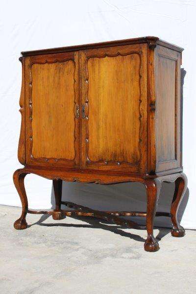 AN INCREDIBLY DETAILED SOLID STINKWOOD ALL-PURPOSE / DRINKS CABINET WITH LOADS OF CHARACTER! AWESOME