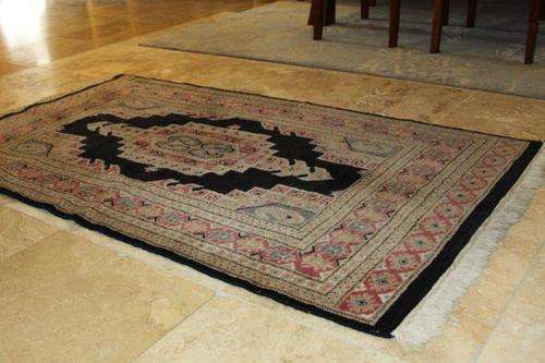 A MAGNIFICENT LARGE ANTIQUE PAKISTANI PERSIAN CARPET IN EXCELLENT CONDITION FOR THE AGE!