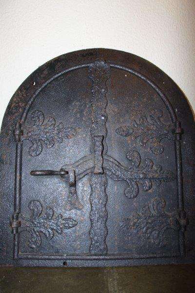 EXQUISITE ANTIQUE HAND FORGED WROUGHT IRON DUTCH OVEN / PIZZA OVEN DOOR IN GREAT 'RUSTIC' CONDITION!