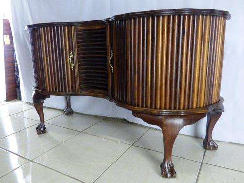 EXQUISITE IMBUIA BALL & CLAW CABINET IN GREAT CONDITION & PERFECT AS A TV STAND OR DISPLAY CABINET!