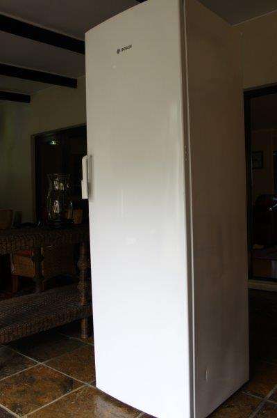 BOSCH UPRIGHT FULL FREEZER IN EXCELLENT WORKING CONDITION! BARGAIN!!!