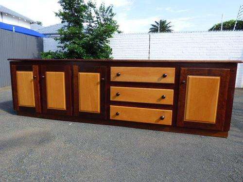 AN EXTRAORDINARY, DOUBLE SIDED, SOLID YELLOW WOOD AND IMBUIA CENTRE ISLAND SERVER. MAGNIFICENT!!