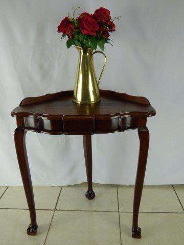 WOW! A GORGEOUS SOLID IMBUIA BALL & CLAW CORNER DISPLAY TABLE ON CABRIOLE LEGS! STUNNING