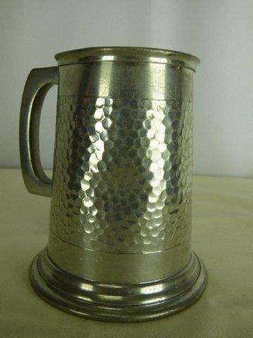 AN AWESOME VINTAGE ENGLISH PEWTER BEER TANKARD. STUNNING IN YOUR PUB!!