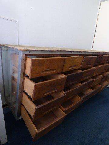 AN EXQUISITE 24-DRAW SHOP DISPLAY COUNTER IN VERY GOOD CONDITION FOR THE AGE!!