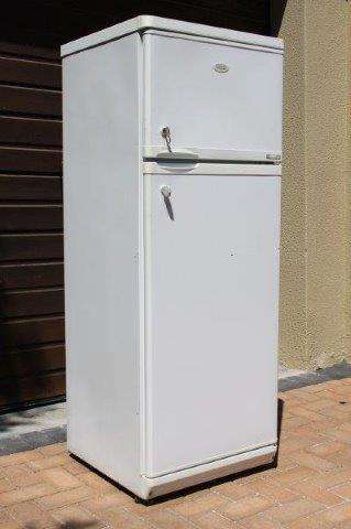 A LOVELY DEFY FRIDGE FREEZER  IN GREAT WORKING CONDITION!!! BARGAIN!!!